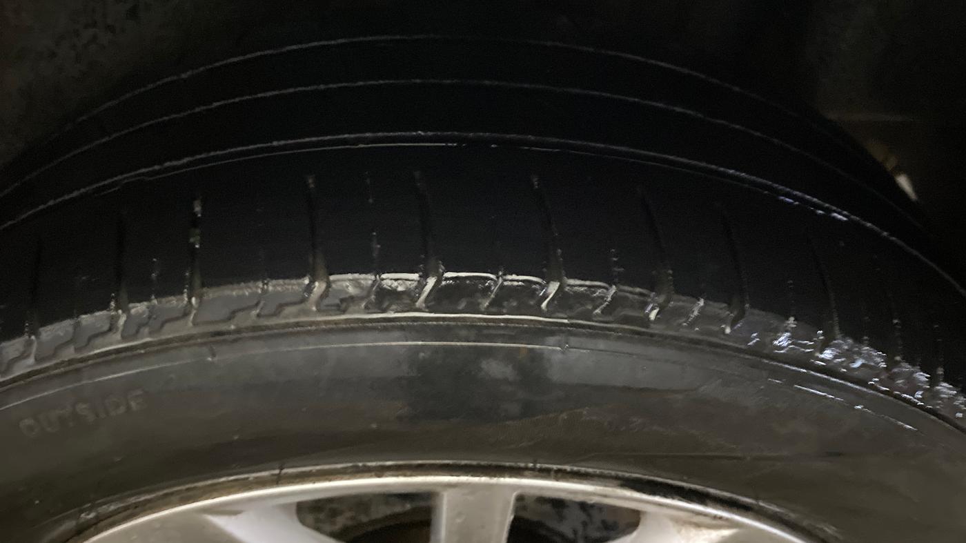 2016 Volkswagen Vento HIGHLINE PETROL AT, Petrol, Automatic, 1,14,318 km, Left Rear Tyre Tread