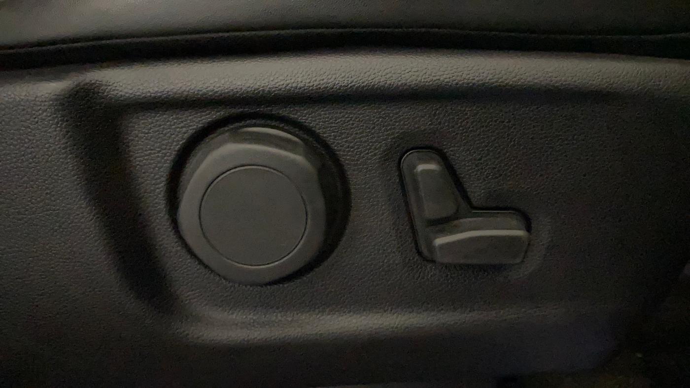 2022 Mahindra SCORPIO-N Z8 L PETROL AT 7 STR, Petrol, Automatic, 25,934 km, Driver Side Adjustment Panel