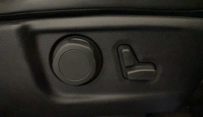 2022 Mahindra SCORPIO-N Z8 L PETROL AT 7 STR, Petrol, Automatic, 25,934 km, Driver Side Adjustment Panel