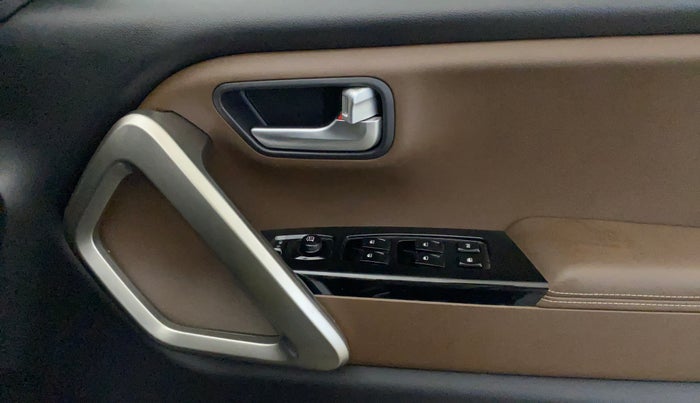 2022 Mahindra SCORPIO-N Z8 L PETROL AT 7 STR, Petrol, Automatic, 25,934 km, Driver Side Door Panels Control