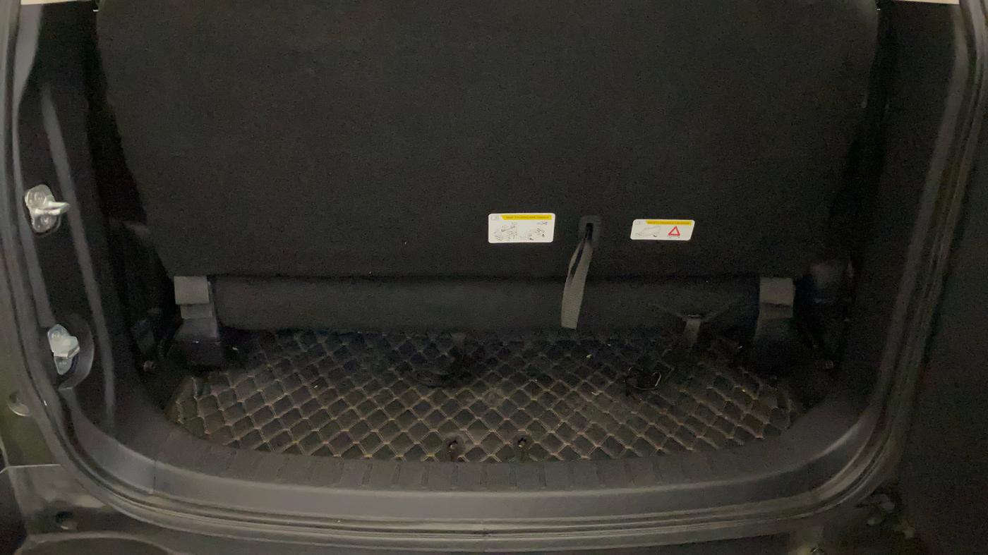 2022 Mahindra SCORPIO-N Z8 L PETROL AT 7 STR, Petrol, Automatic, 25,934 km, Boot Inside
