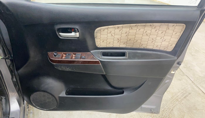 2017 Maruti Wagon R 1.0 VXI AMT, Petrol, Automatic, 78,443 km, Driver Side Door Panels Control