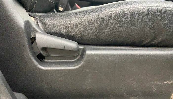 2017 Maruti Wagon R 1.0 VXI AMT, Petrol, Automatic, 78,443 km, Driver Side Adjustment Panel