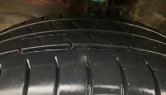 2014 Maruti Wagon R 1.0 VXI, Petrol, Manual, 75,905 km, Left Front Tyre Tread