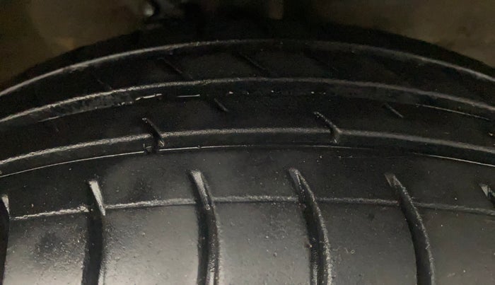 2014 Maruti Wagon R 1.0 VXI, Petrol, Manual, 75,905 km, Right Front Tyre Tread