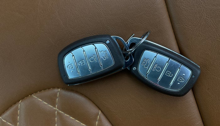 2021 Hyundai ALCAZAR PRESTIGE 2.0 MT 7STR, Petrol, Manual, 29,136 km, Key Close Up