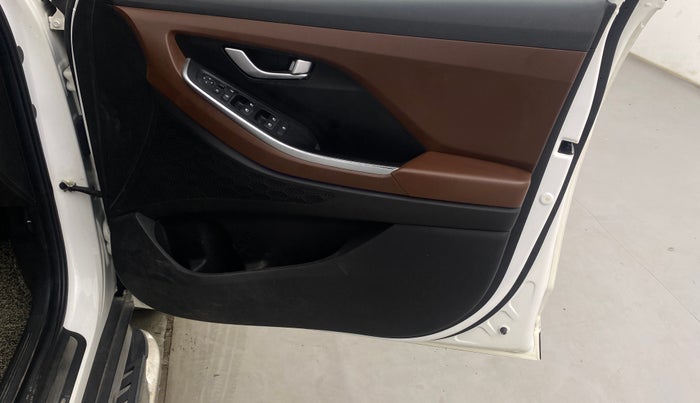 2021 Hyundai ALCAZAR PRESTIGE 2.0 MT 7STR, Petrol, Manual, 29,136 km, Driver Side Door Panels Control