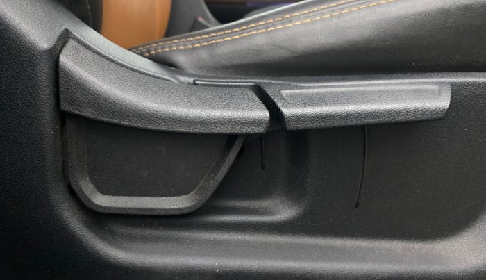 2021 Hyundai ALCAZAR PRESTIGE 2.0 MT 7STR, Petrol, Manual, 29,136 km, Driver Side Adjustment Panel