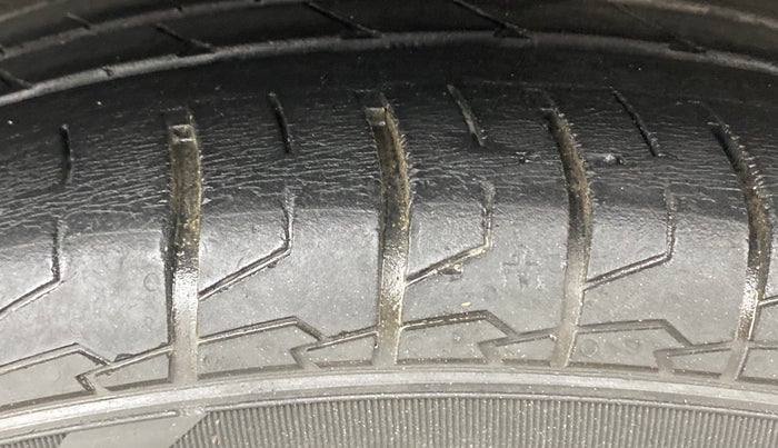 2021 Hyundai ALCAZAR PRESTIGE 2.0 MT 7STR, Petrol, Manual, 29,136 km, Right Front Tyre Tread