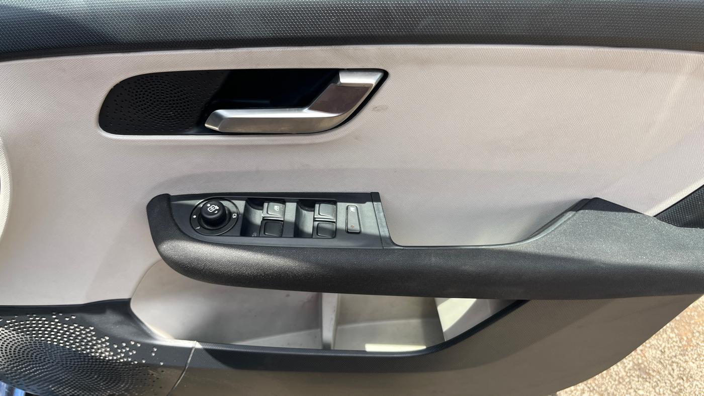 2022 Tata ALTROZ XZA PLUS, Petrol, Automatic, 53,183 km, Driver Side Door Panels Control