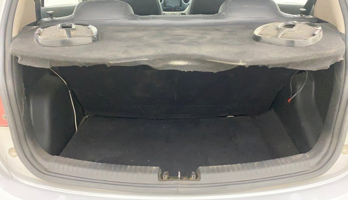 2016 Hyundai Grand i10 MAGNA 1.1 CRDI, Diesel, Manual, 92,624 km, Boot Inside