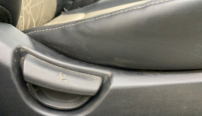 2016 Hyundai Grand i10 MAGNA 1.1 CRDI, Diesel, Manual, 92,624 km, Driver Side Adjustment Panel