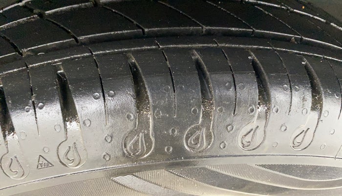 2022 Renault Kwid RXT 1.0 AMT, Petrol, Automatic, 18,072 km, Left Rear Tyre Tread