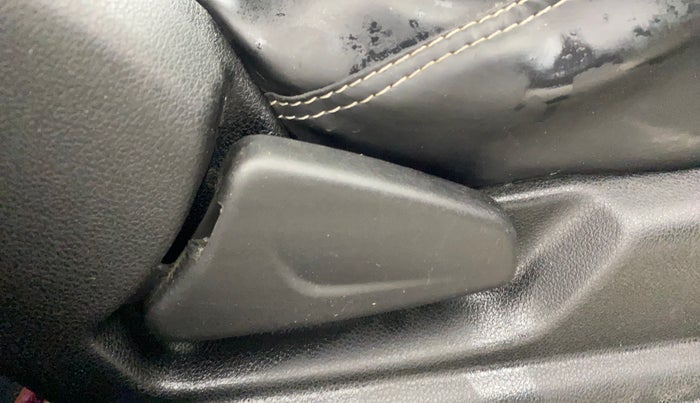 2022 Renault Kwid RXT 1.0 AMT, Petrol, Automatic, 18,072 km, Driver Side Adjustment Panel