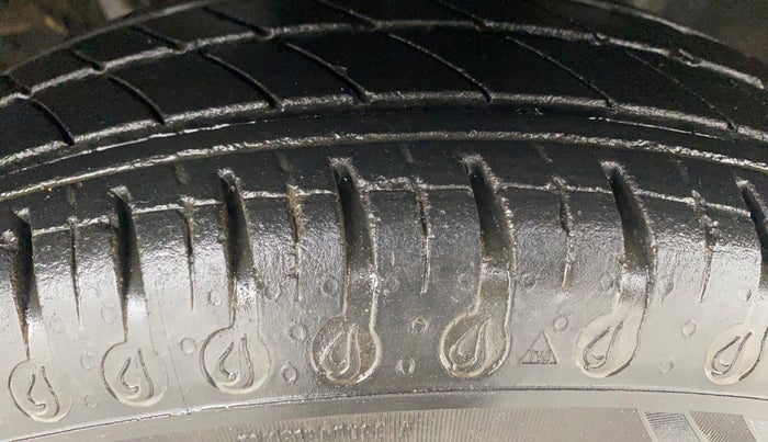 2022 Renault Kwid RXT 1.0 AMT, Petrol, Automatic, 18,072 km, Right Front Tyre Tread