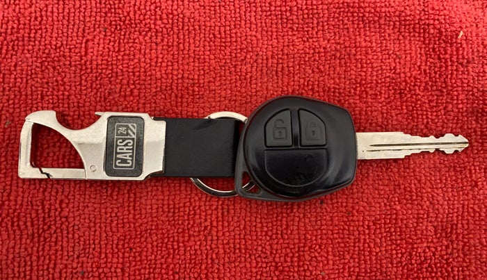 2015 Maruti Swift LXI OPT, Petrol, Manual, 38,848 km, Key Close Up
