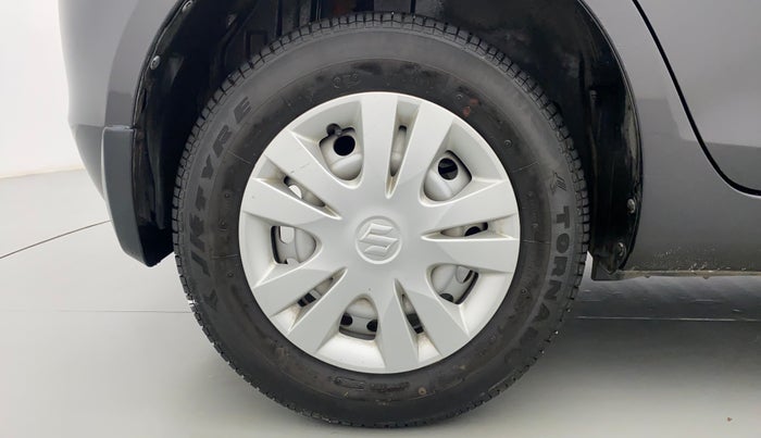 2015 Maruti Swift LXI OPT, Petrol, Manual, 38,848 km, Right Rear Wheel