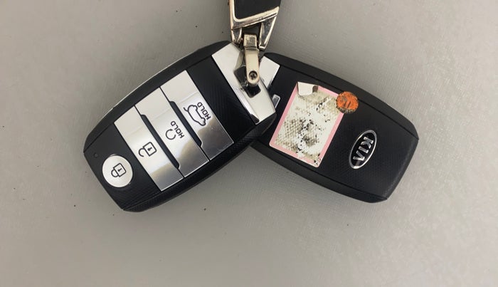 2020 KIA SONET GTX PLUS 1.5 AT, Diesel, Automatic, 29,117 km, Key Close Up