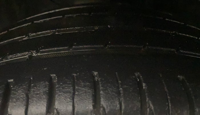 2020 KIA SONET GTX PLUS 1.5 AT, Diesel, Automatic, 29,117 km, Right Front Tyre Tread