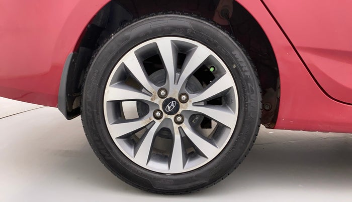 2015 Hyundai Verna FLUIDIC 1.6 CRDI SX, Diesel, Manual, 1,00,003 km, Right Rear Wheel