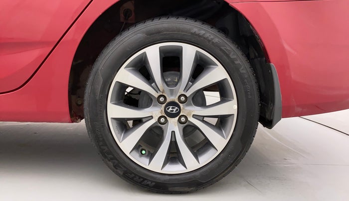 2015 Hyundai Verna FLUIDIC 1.6 CRDI SX, Diesel, Manual, 1,00,003 km, Left Rear Wheel