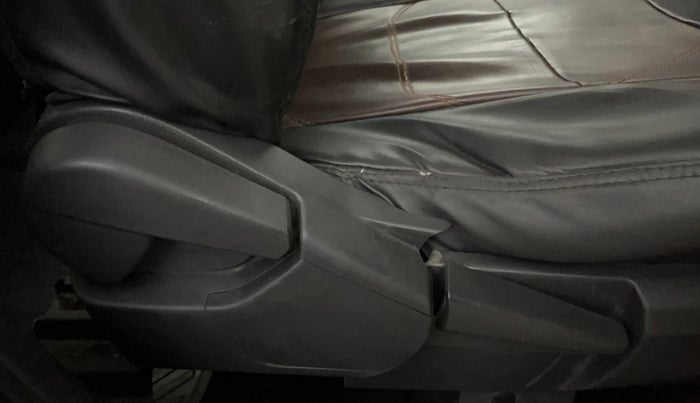 2021 Nissan MAGNITE XV PREMIUM TURBO CVT DUAL TONE, Petrol, Automatic, 62,027 km, Driver Side Adjustment Panel
