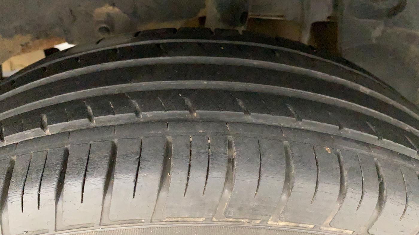 2020 Renault Duster RXZ 1.3 TURBO PETROL CVT, Petrol, Automatic, 46,385 km, Left Rear Tyre Tread