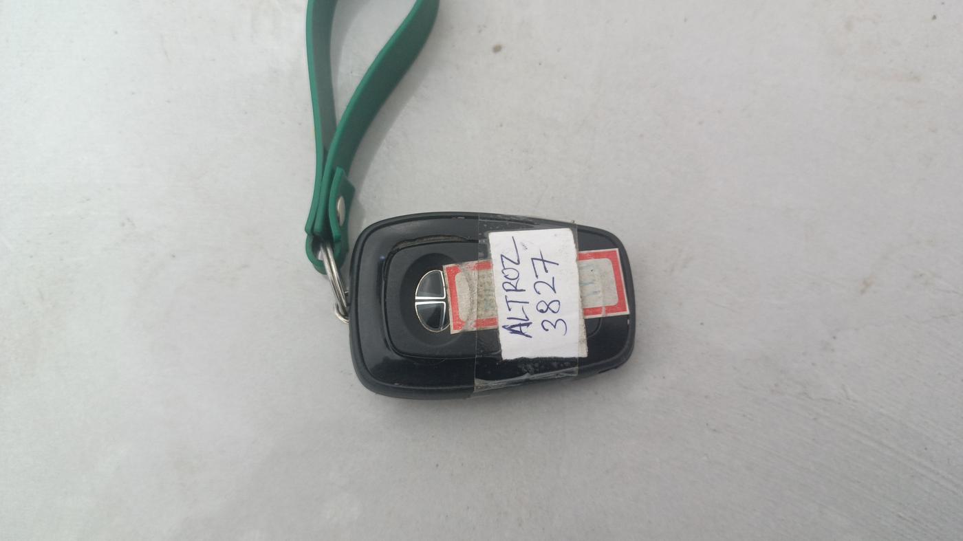 2022 Tata ALTROZ XZA PLUS, Petrol, Automatic, 20,377 km, Key Close Up