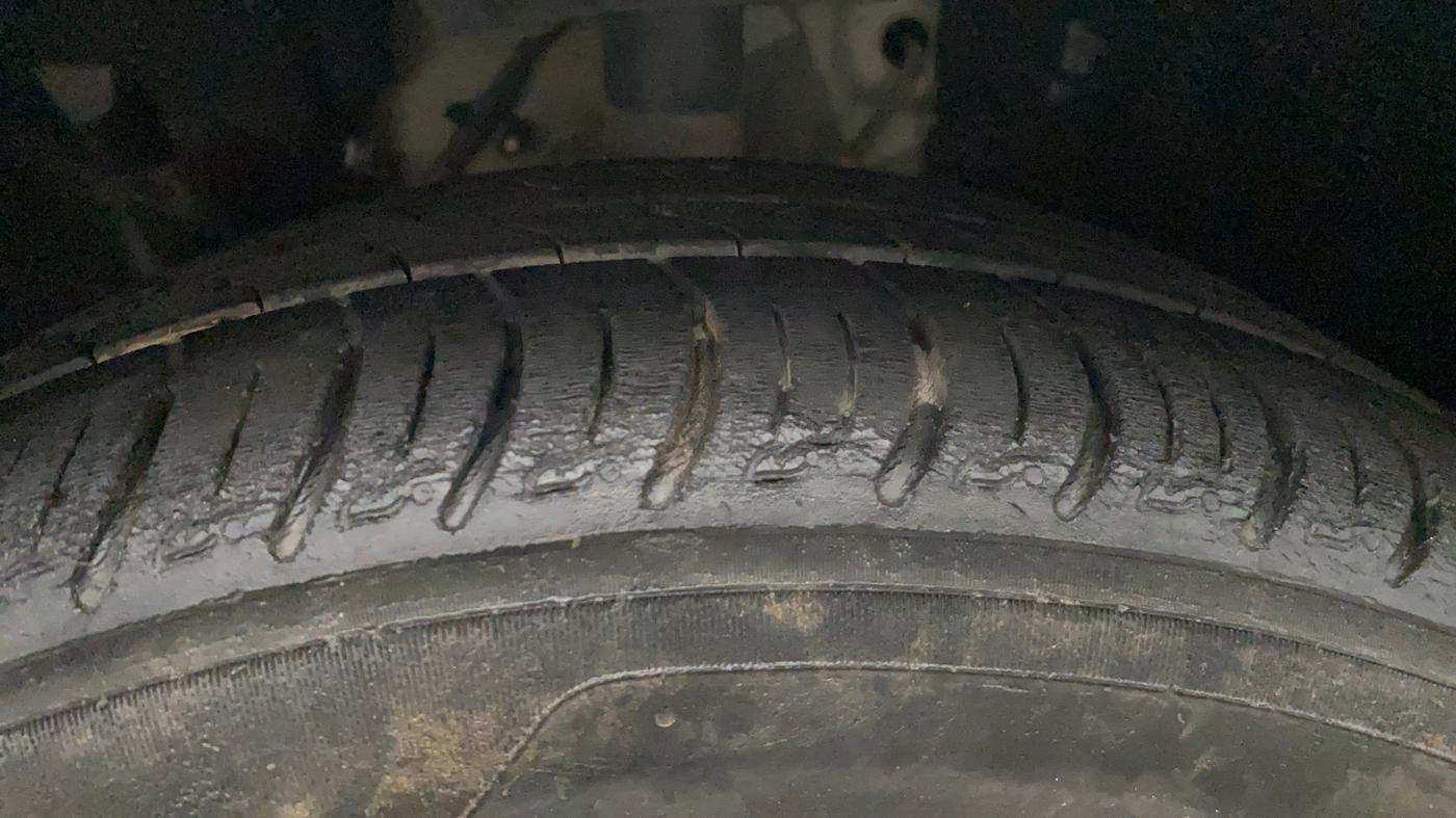 2021 Tata ALTROZ XM PLUS PETROL, Petrol, Manual, 31,982 km, Left Front Tyre Tread