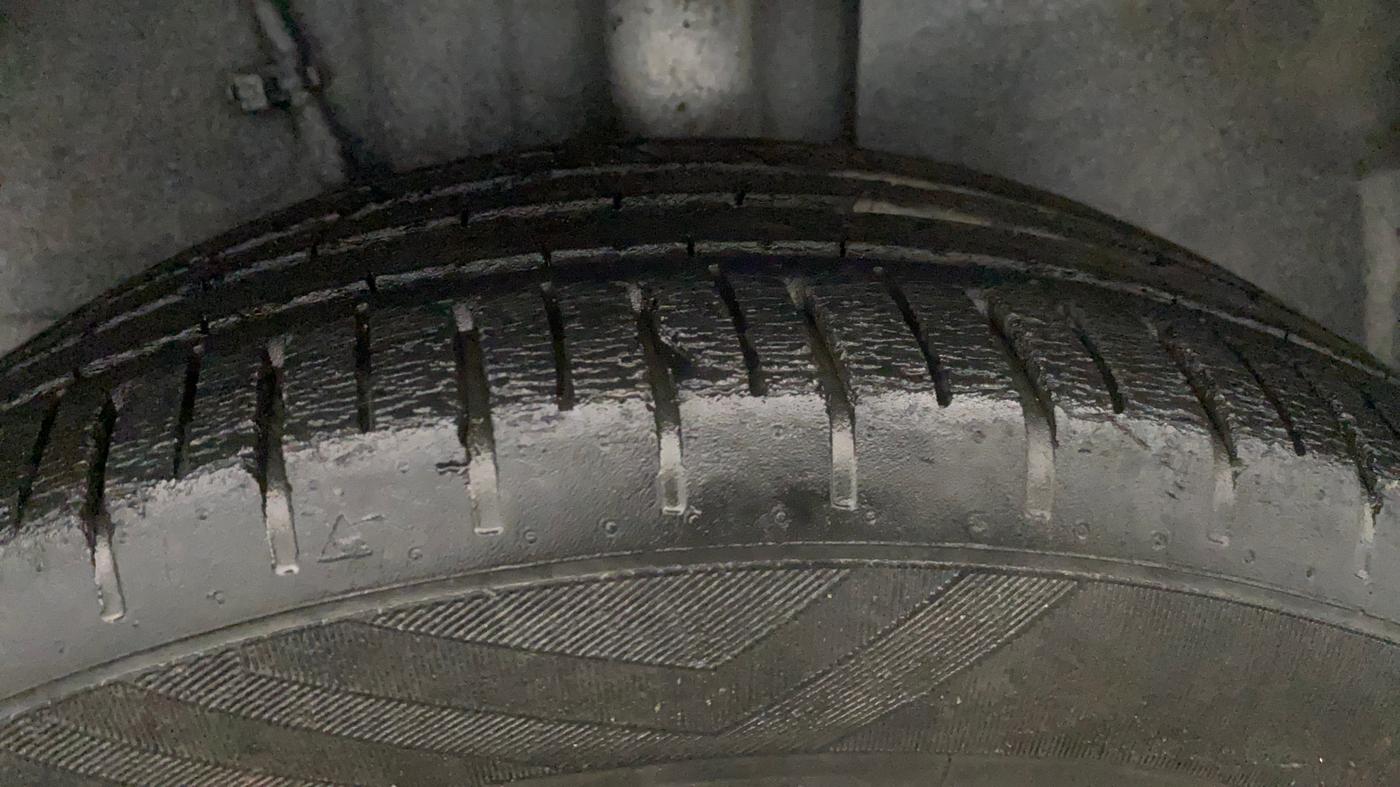 2021 Tata ALTROZ XM PLUS PETROL, Petrol, Manual, 31,982 km, Left Rear Tyre Tread