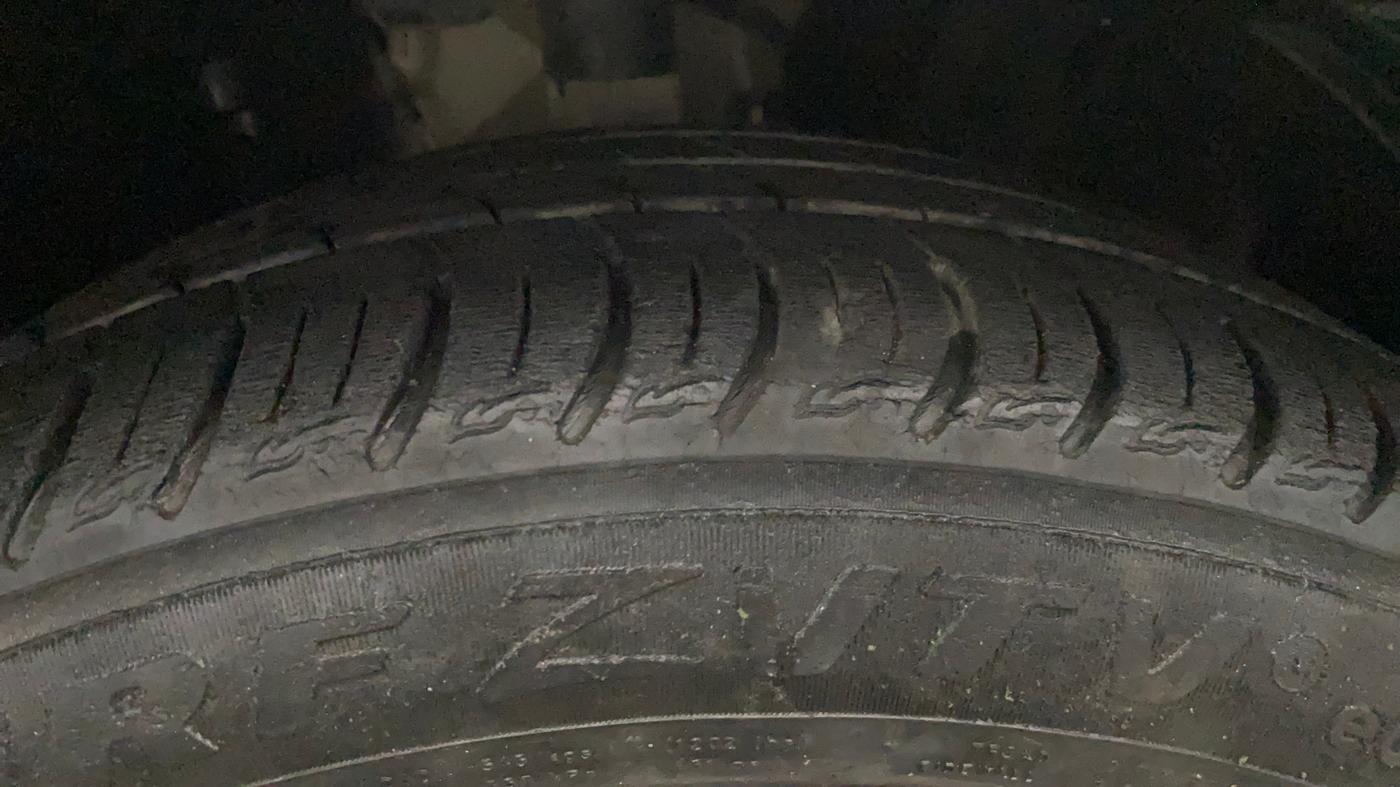 2021 Tata ALTROZ XM PLUS PETROL, Petrol, Manual, 31,982 km, Right Front Tyre Tread