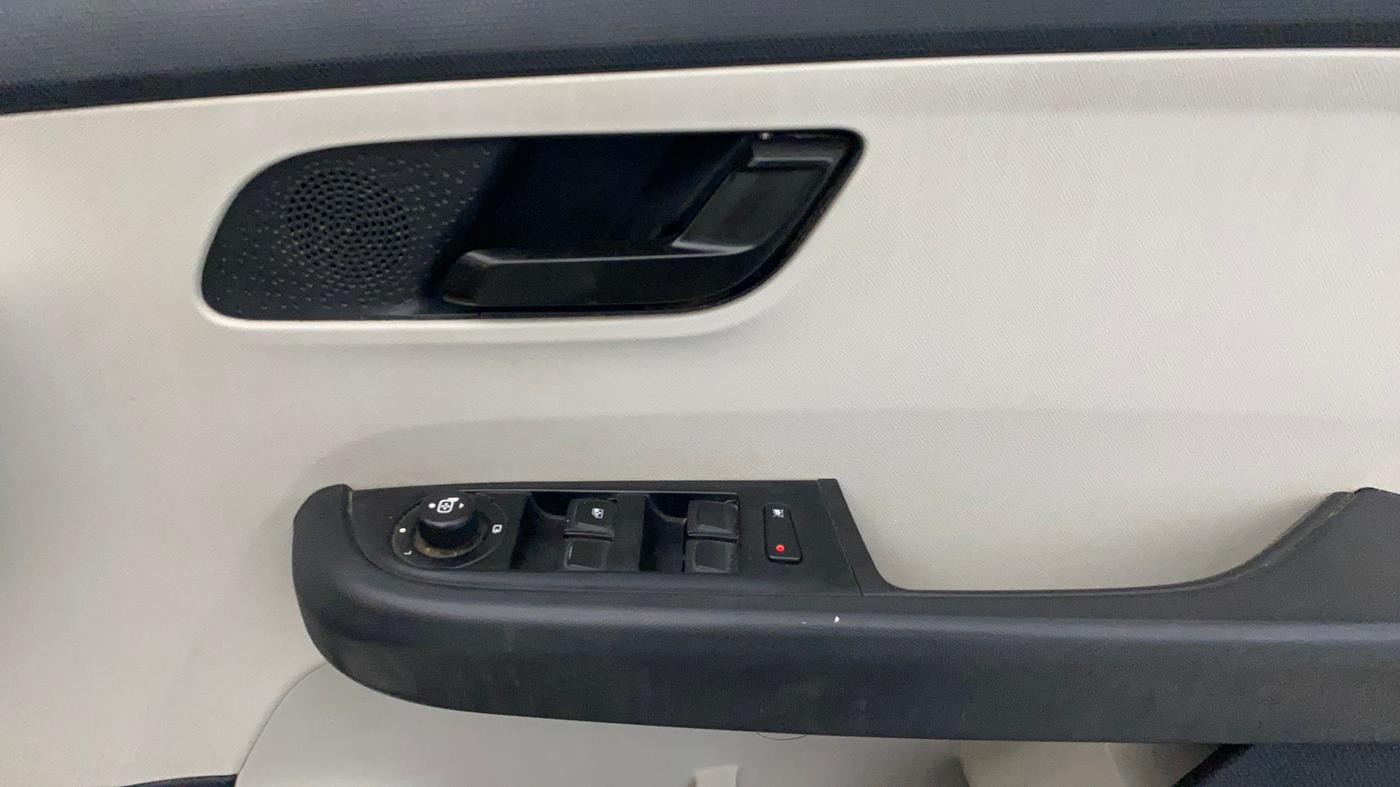 2021 Tata ALTROZ XM PLUS PETROL, Petrol, Manual, 31,982 km, Driver Side Door Panels Control