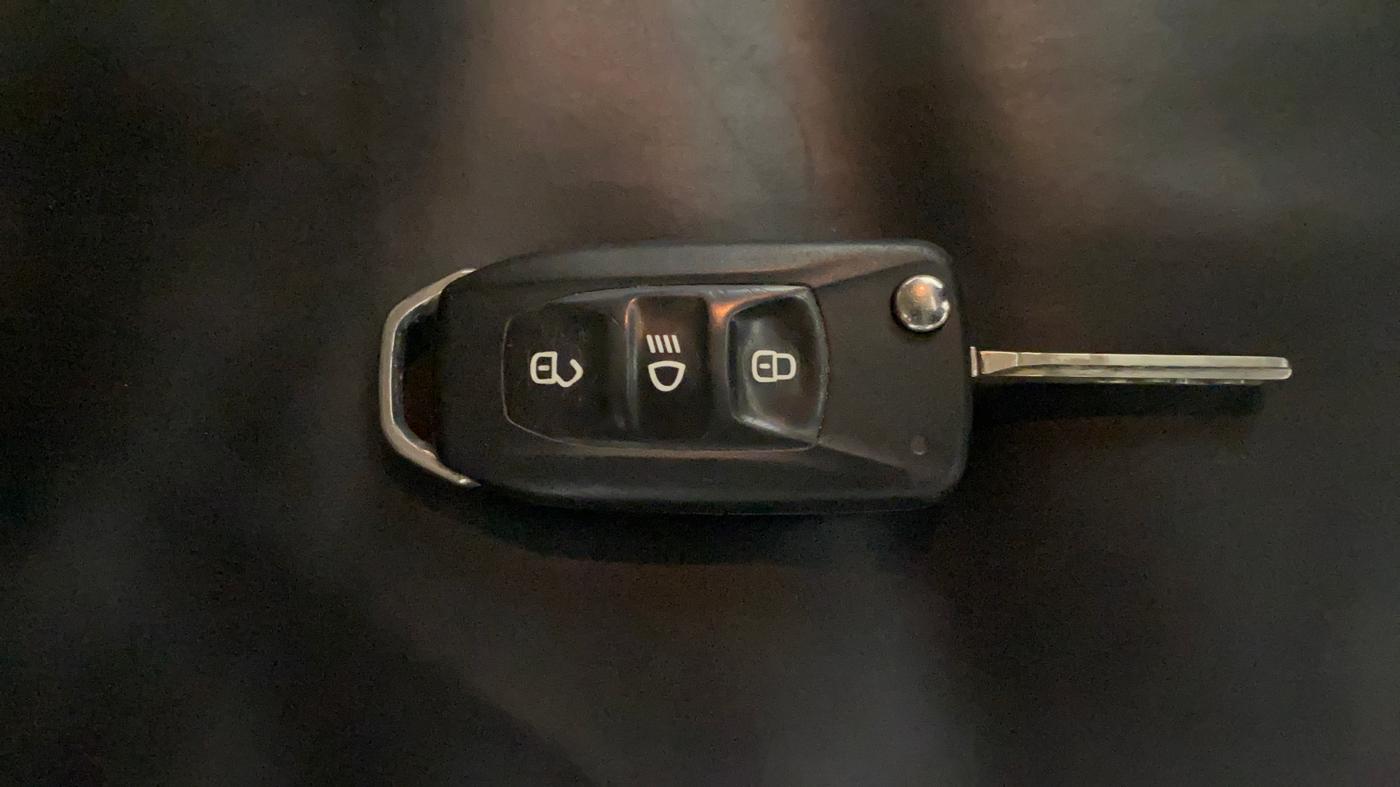 2021 Tata ALTROZ XM PLUS PETROL, Petrol, Manual, 31,982 km, Key Close Up