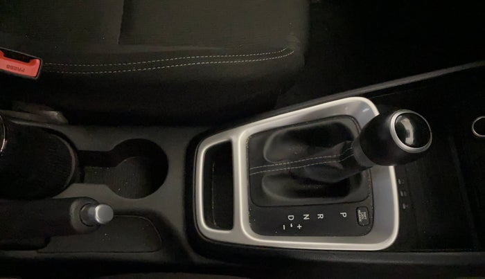 2020 Hyundai VENUE SX PLUS 1.0 TURBO DCT, Petrol, Automatic, 50,570 km, Gear Lever