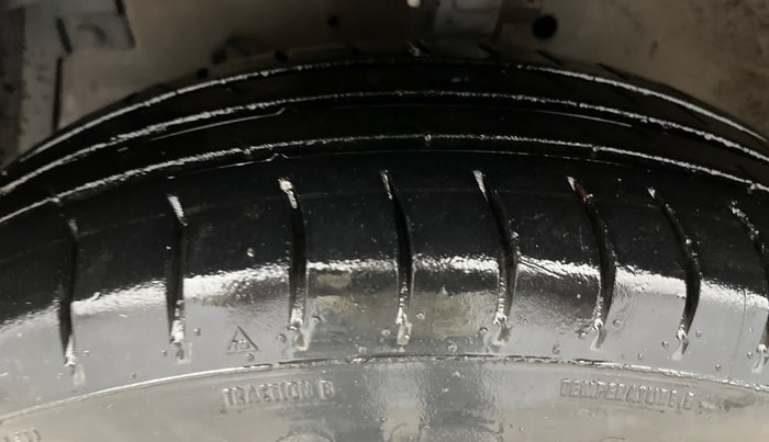2014 Maruti Swift Dzire VXI, Petrol, Manual, 77,916 km, Left Front Tyre Tread