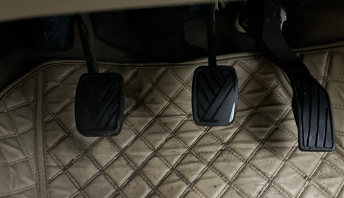 2014 Maruti Swift Dzire VXI, Petrol, Manual, 77,916 km, Pedals