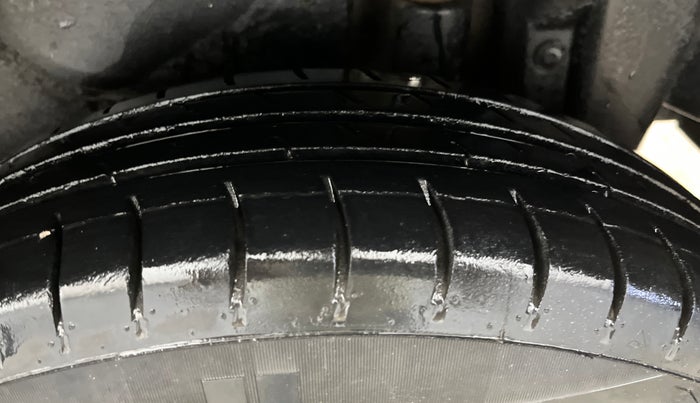 2014 Maruti Swift Dzire VXI, Petrol, Manual, 77,916 km, Left Rear Tyre Tread