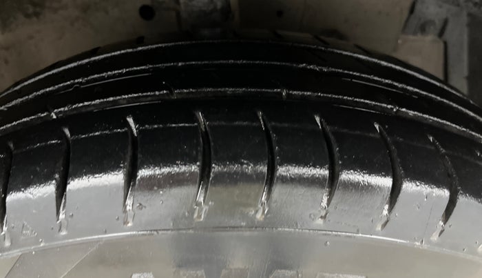 2014 Maruti Swift Dzire VXI, Petrol, Manual, 77,916 km, Right Front Tyre Tread