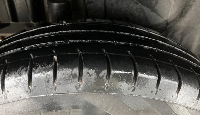 2014 Maruti Swift Dzire VXI, Petrol, Manual, 77,916 km, Right Rear Tyre Tread
