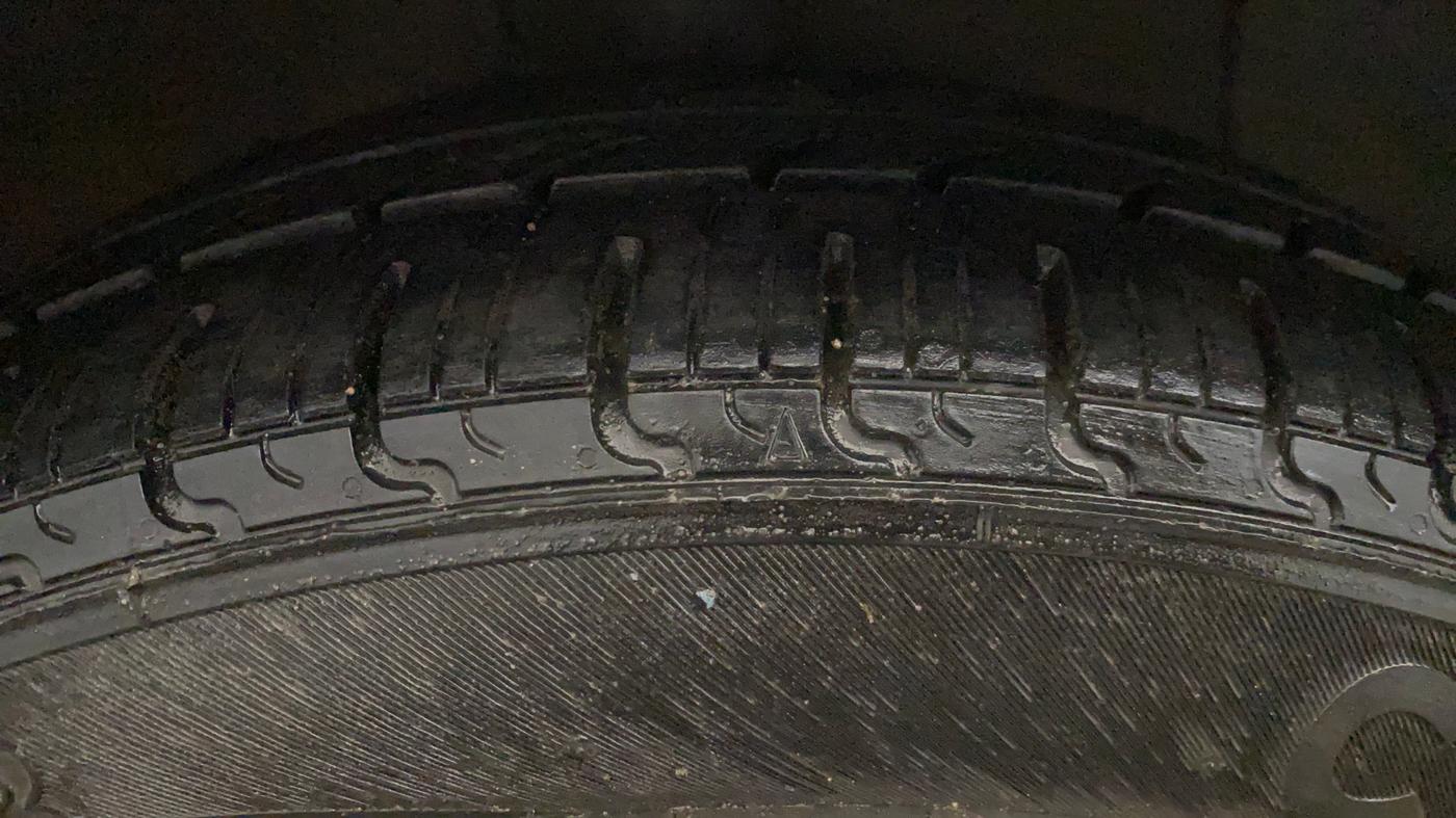 2016 Hyundai Xcent SX 1.2, CNG, Manual, 1,10,897 km, Right Front Tyre Tread