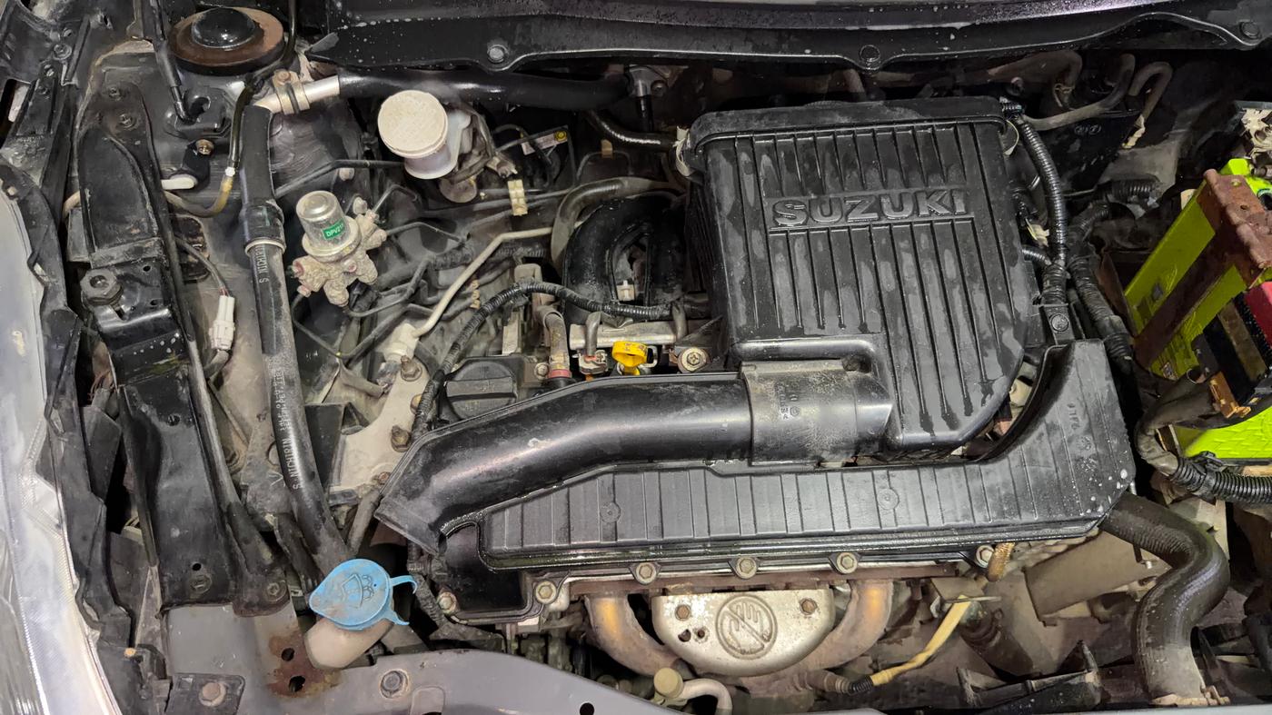 2014 Maruti Swift VXI, Petrol, Manual, 88,541 km, Engine View - Right