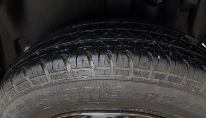 2014 Maruti Swift VXI, Petrol, Manual, 88,541 km, Left Rear Tyre Tread