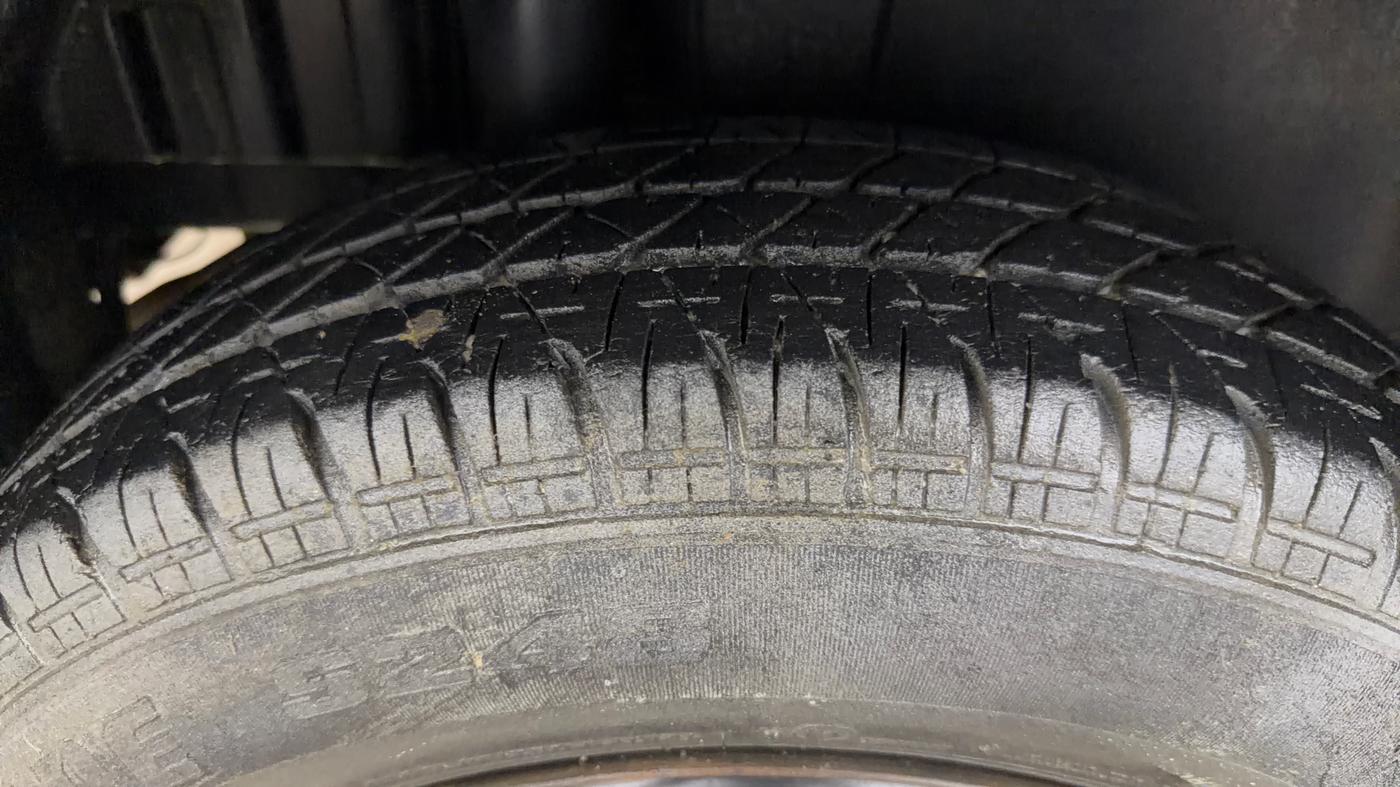 2014 Maruti Swift VXI, Petrol, Manual, 88,541 km, Right Rear Tyre Tread