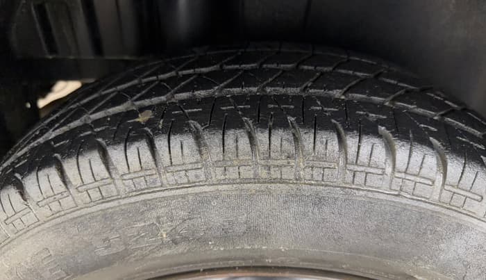 2014 Maruti Swift VXI, Petrol, Manual, 88,541 km, Right Rear Tyre Tread