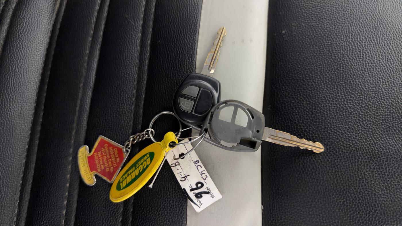 2014 Maruti Swift VXI, Petrol, Manual, 88,541 km, Key Close Up