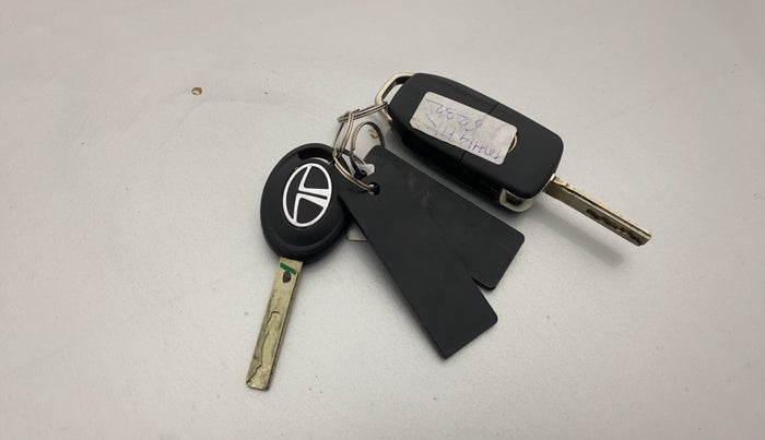 2019 Tata NEXON XT PETROL, Petrol, Manual, 40,546 km, Key Close Up