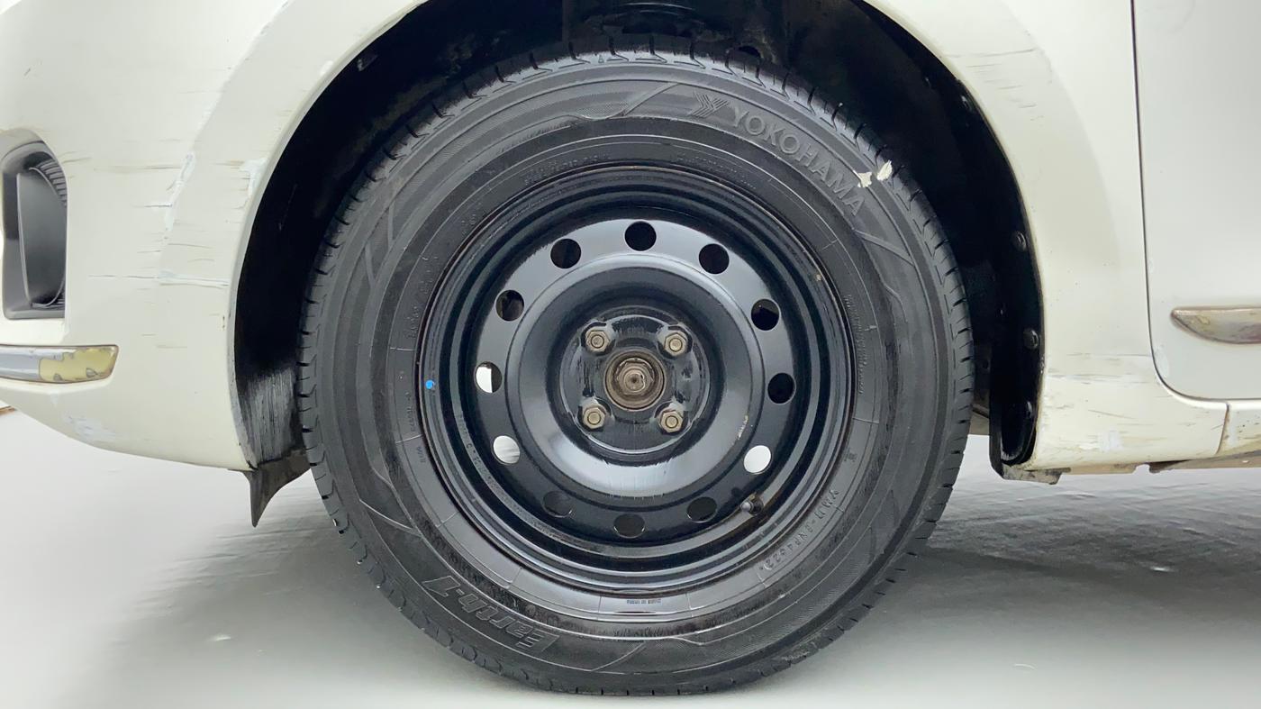2017 Maruti Dzire VXI, CNG, Manual, 94,235 km, Left Front Wheel