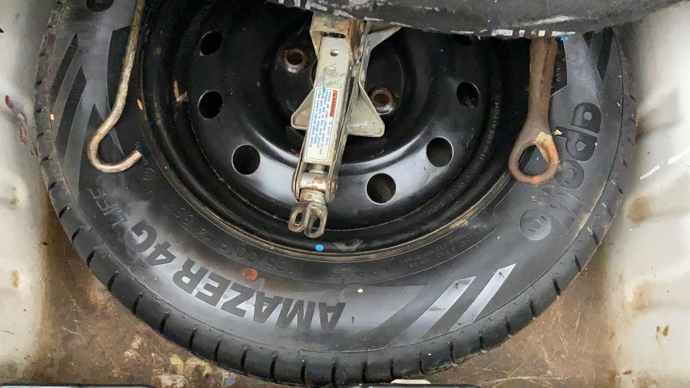 2017 Maruti Dzire VXI, CNG, Manual, 94,235 km, Spare Tyre