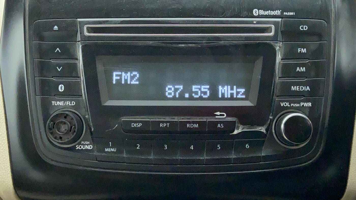 2017 Maruti Dzire VXI, CNG, Manual, 94,235 km, Infotainment System