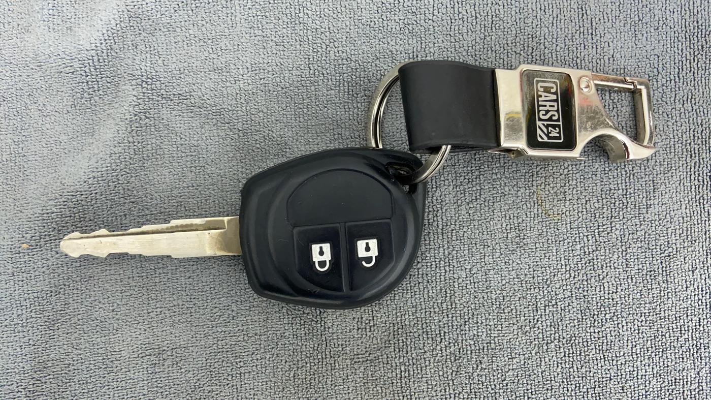 2017 Maruti Dzire VXI, CNG, Manual, 94,235 km, Key Close Up